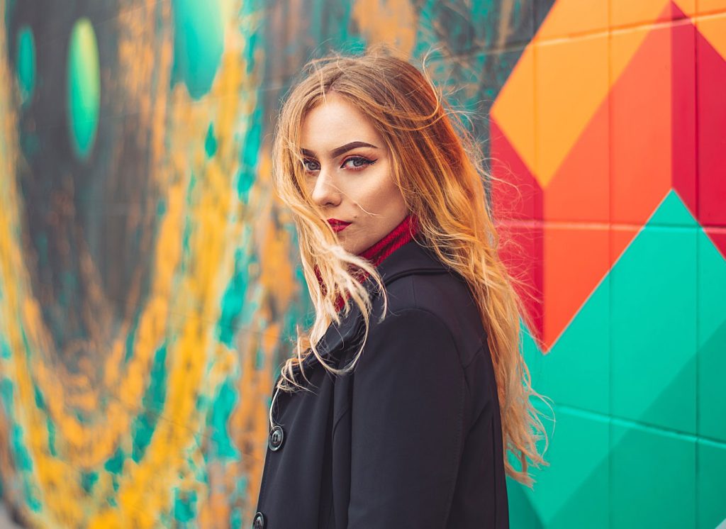 How to Pose People Who Are Not Models for Natural and Authentic Portraits